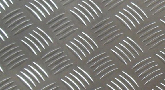 五条筋花纹铝板-1.2mm厚度以上-防滑花纹板厂家-明泰铝业